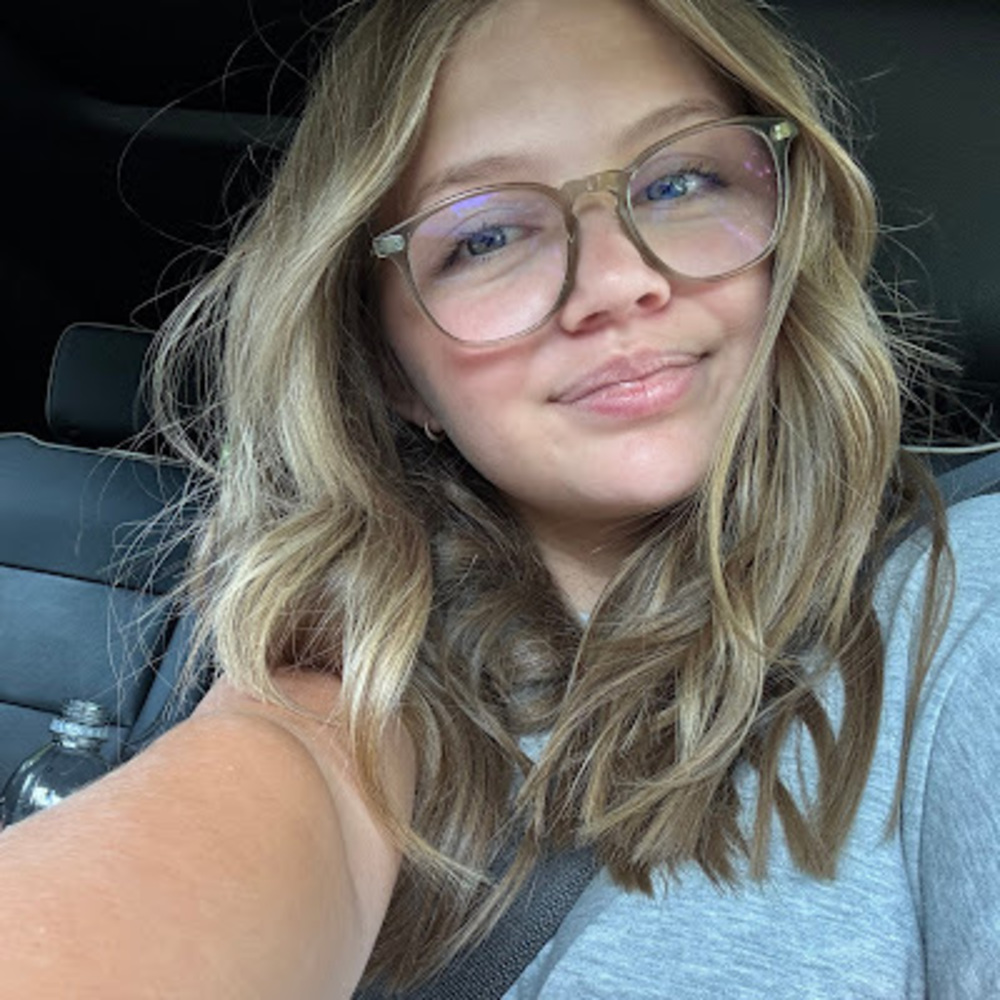 Meet your Posher, Hallie